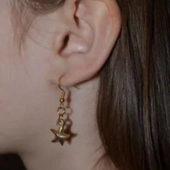 Handmade Gold-plated Sea Star Fishhook Earrings - Picture 2 of 3